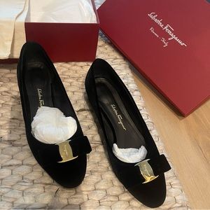 Salvatore Ferragamo Vara Bow Pumps Black Velvet